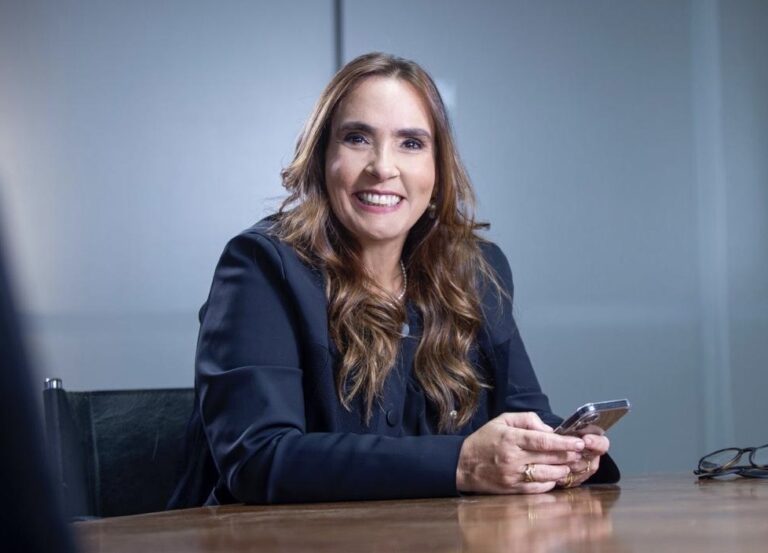 Rose Morais assume interinamente a presidência da OAB Nacional