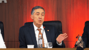 Barroso defende regulação de plataformas digitais em palestra na OAB-CE