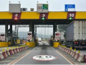 TST reconhece responsabilidade objetiva e condena concessionária a indenizar R$ 60 mil a ex-funcionária em caso de atropelamento causado por motorista que se recusou a pagar pedágio