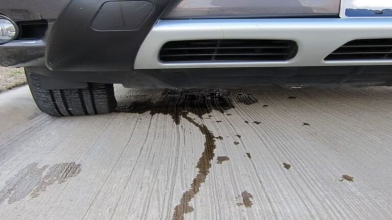 Como identificar vazamentos no carro pela cor do fluído