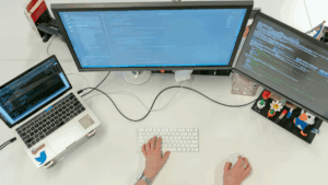 Curso de programação gratuito abre inscrições para mulheres refugiadas