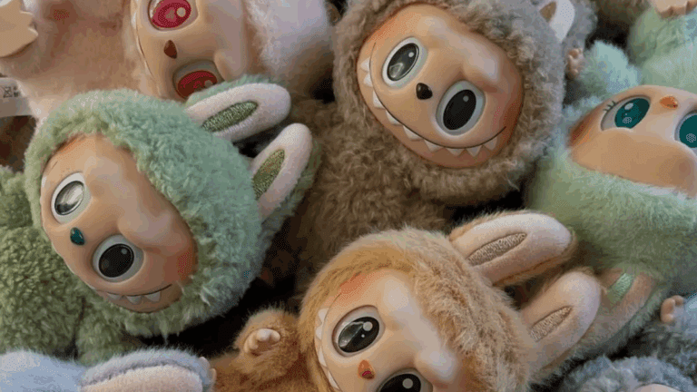 Efeito batom | Conheça a teoria econômica que pode explicar a febre das Labubus