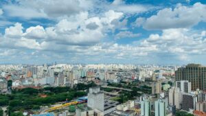 Este é o lugar em SP onde agentes de trânsito mais aplicam multas