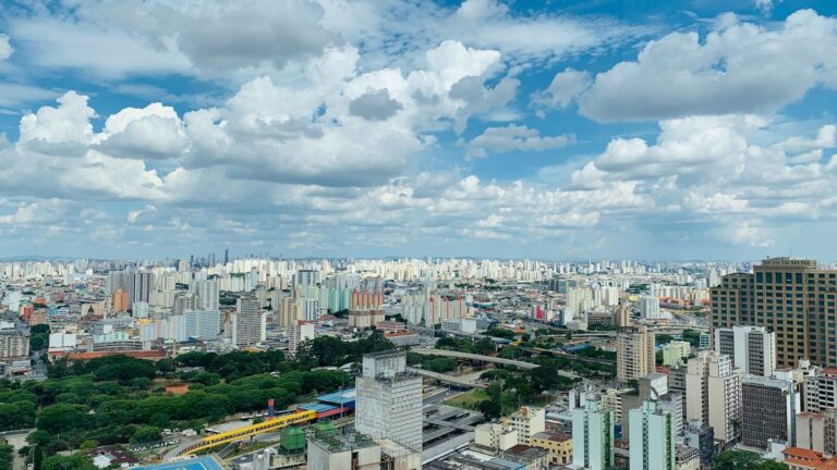 Este é o lugar em SP onde agentes de trânsito mais aplicam multas