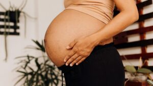 Estudo brasileiro encontra microplástico em placentas e cordões umbilicais