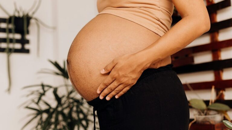 Estudo brasileiro encontra microplástico em placentas e cordões umbilicais