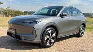 Geely EX5 chega ao Brasil em duas versões e parte de R$ 195.800