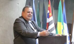 TRT-2 mantém demissão por justa causa de monitor que se distraiu com celular em escola