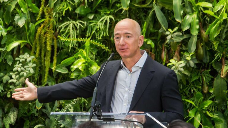 Jeff Bezos tem interesse em comprar a CNBC, afirma jornal