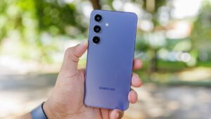 Magalu corta preço do Galaxy S24 com 256 GB; modelo fica abaixo de R$ 3 mil