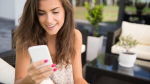 O que os brasileiros mais fazem no WhatsApp, segundo pesquisa