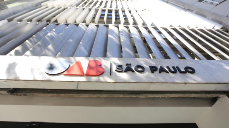 OAB-SP publica ementa que veda o uso de casos concretos em publicidade e redes sociais, ainda que os dados sejam ocultos