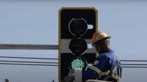 SP começa a usar mais semáforos com IA e borda amarela; veja como funcionam