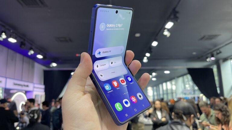 Samsung vai devolver dinheiro de quem comprar um celular dobrável e não gostar