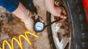 Vale a pena calibrar o pneu com nitrogênio? Veja prós e contras