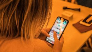 WhatsApp prepara opção para melhorar fotos noturnas, diz site