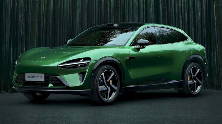 Xiaomi estuda entrada no mercado automotivo do Brasil com sedã elétrico SU7