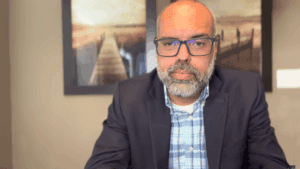 Moraes aplica nova multa a Allan dos Santos, de R$15 mil; valor se soma à dívida de R$7,3 mi por descumprir ordens do STF