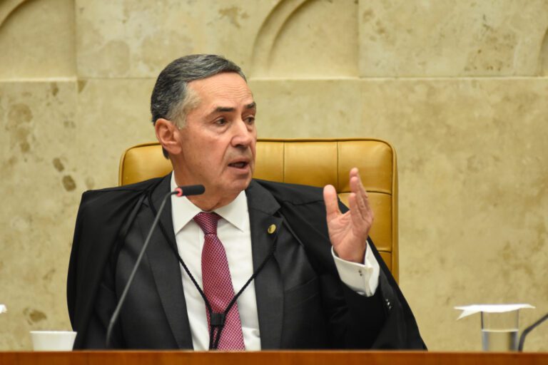 "Banir 3 perfis é preço baixo pela preservação da democracia", afirma Barroso