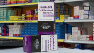 Planos de saúde podem negar cobertura de canabidiol para uso doméstico não listado pela ANS, decide STJ