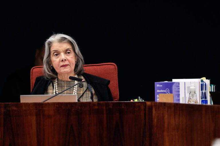 Primeira Turma do STF tem 4 votos a 0 para manter cautelares contra Bolsonaro; falta apenas Fux votar