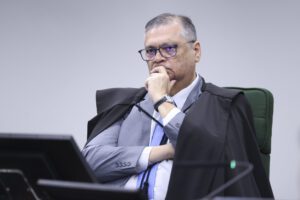 Dino declara impedimento a si mesmo para julgar ação contra lei que sancionou como governador