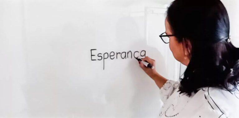 Demissão de docente no início do ano letivo gera dano moral, decide TST