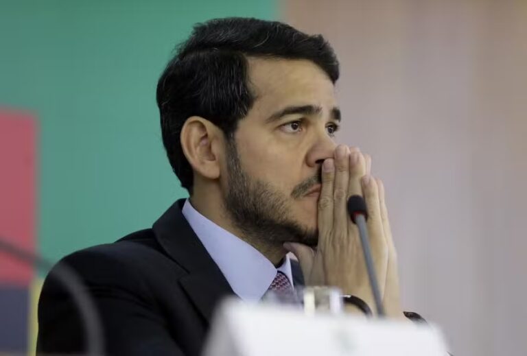 AGU aciona STF para reverter derrubada de decreto do IOF