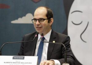 TST condena empresa a pagar PLR proporcional a analista de TI que pediu desligamento