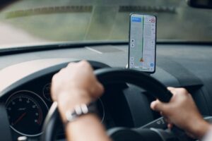 E-commerce deve indenizar motorista de aplicativo por bloqueio indevido em plataforma