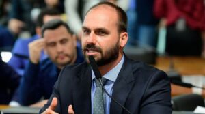 Líderes do PT no Congresso pedem prisão de Eduardo Bolsonaro a Moraes