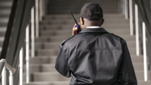 TRT-2 valida norma que restringe cota de aprendizes em empresas de vigilância