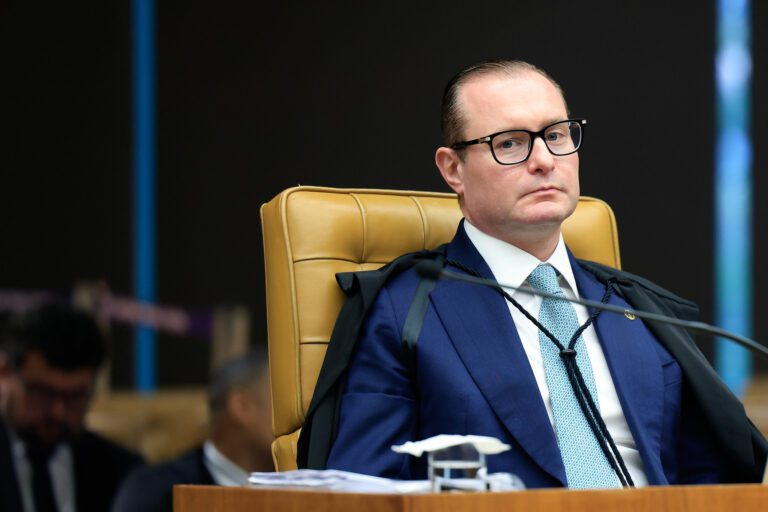 Zanin marca audiência híbrida para debater publicidade de medicamentos e alimentos