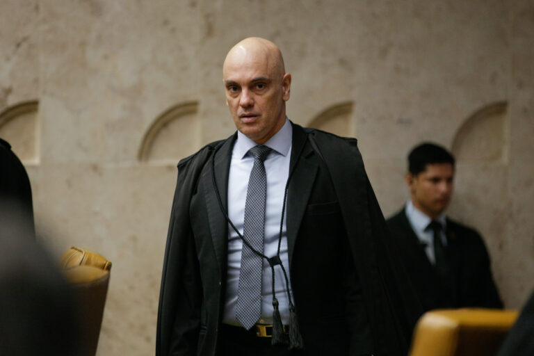 Após sanções de Trump, USP aponta perseguição e sai em defesa de ministro do STF: “Professor Alexandre de Moraes sabe que não está sozinho”