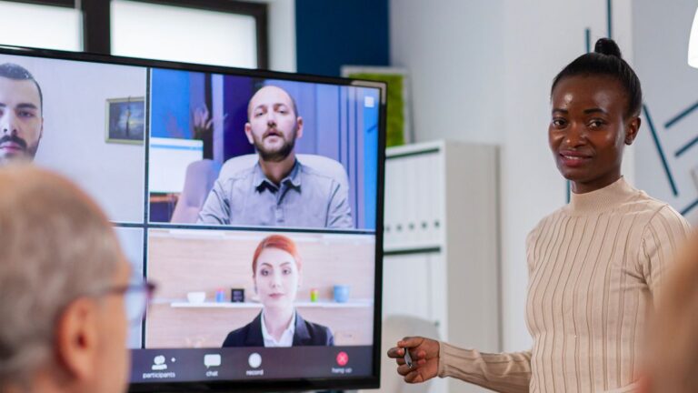 B3 contrata primeira turma de estágio exclusiva de mulheres negras