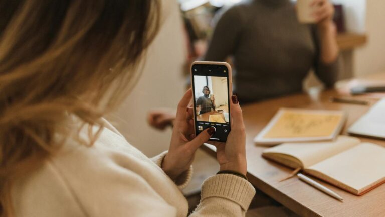 Como enviar fotos e vídeos de única visualização no WhatsApp