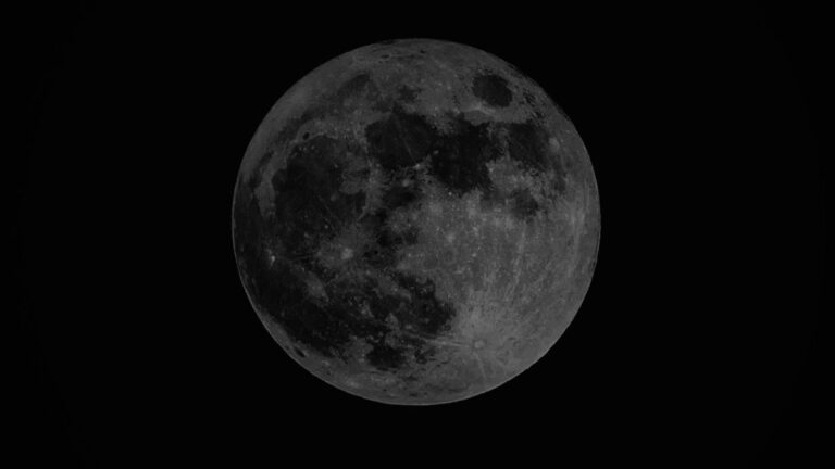 Em que fase da lua estamos? Rara Lua negra acontece neste sábado (23)
