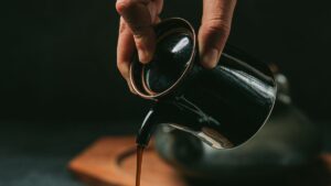 Física na cozinha | Por que um café esfria mais rápido do que chá no mesmo bule?