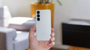 Galaxy S25 é o topo de linha da Samsung com melhor custo-benefício em oferta