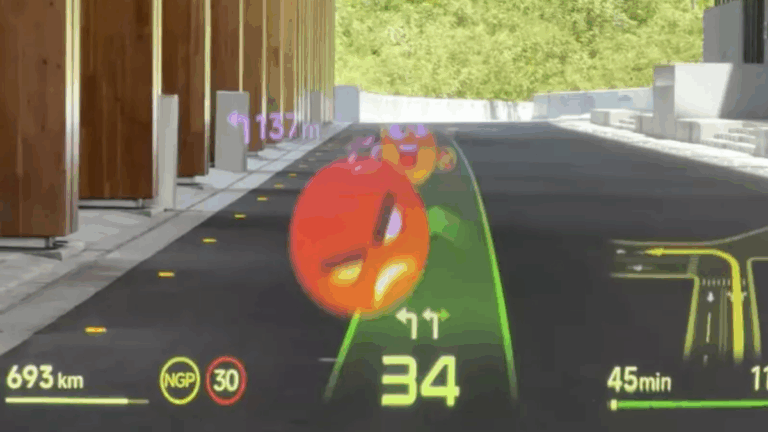 Já pensou mandar emojis para outros motoristas? Esse carro deixa