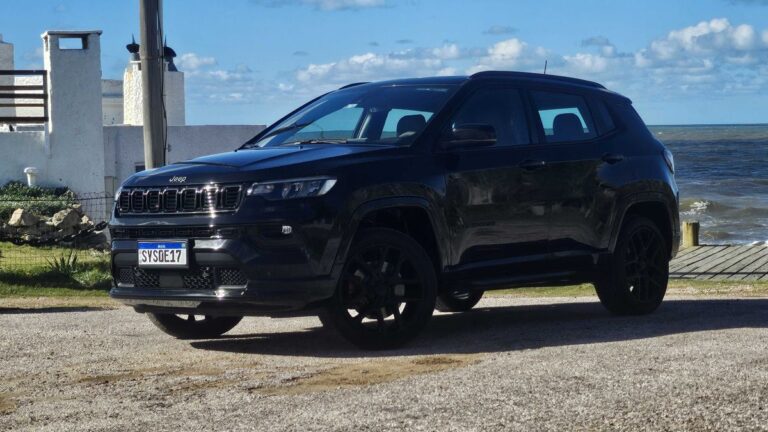 Jeep derruba preços de toda linha Compass, e tira três versões de linha