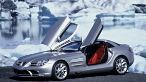 Lista de carros emplacados em julho tem Mercedes de 4 milhões e BYD que "dança"