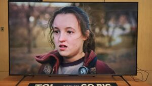 Magalu derruba preço de TV da TCL com tela de Mini LED; veja o desconto