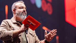 Preconceito em vender trava criadores e público 60+ é oportunidade, diz Hotmart