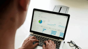 Quais ferramentas de IA podem ajudar a otimizar fluxos de trabalho?