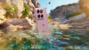 Seu celular é mesmo à prova d'água? Veja como as marcas testam isso