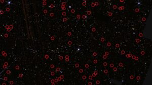 Telescópio Espacial James Webb descobre 300 objetos misteriosamente luminosos