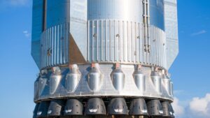 Tudo pronto! SpaceX leva foguete gigante até plataforma antes do voo do Starship