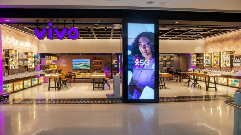 Vivo cria novo número e não cancela plano de cliente que fez portabilidade