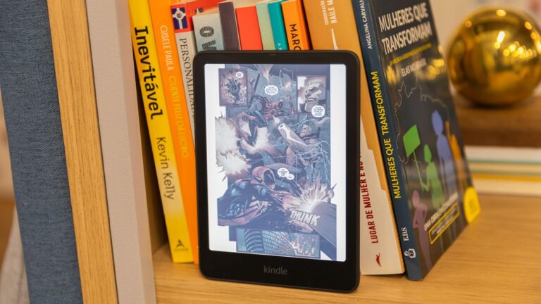 Você deve comprar um Kindle colorido ou preto e branco? Saiba qual vale a pena